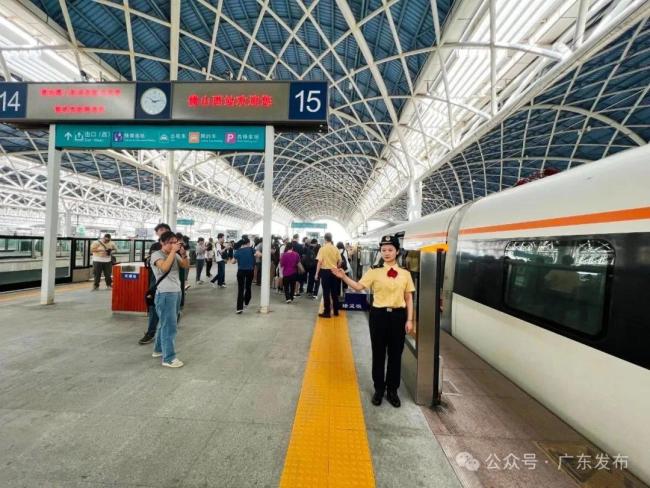 广州长隆站乘坐大站快车出发,到佛山西站,东莞西平西站用时约30分钟