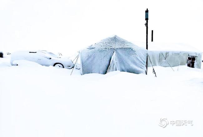 青海玉树曲麻莱县5月飞雪 最大积雪深度达14厘米