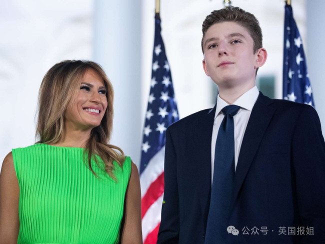 特朗普出席小儿子毕业典礼 粉丝狂热应援下的家庭温情时刻