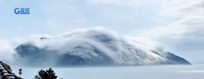 青岛崂山现“巨鳌出海”奇景