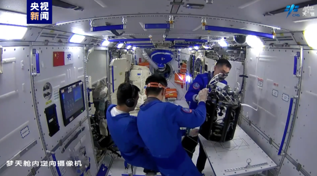 在轨一个月!神十八乘组都在忙些什么?