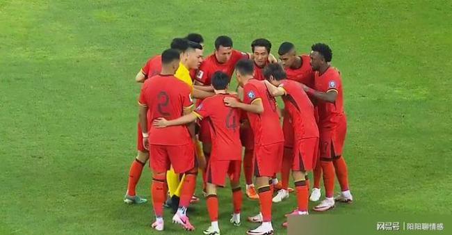 国足落后泰国命悬一线，韩国2-0新加坡