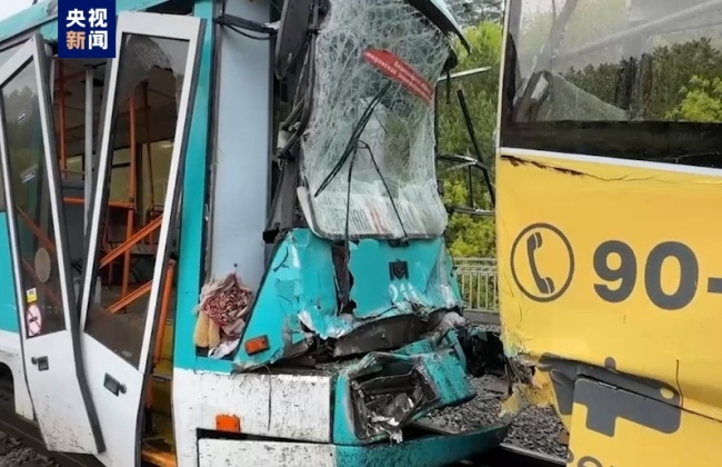 俄罗斯克麦罗沃市两辆有轨电车相撞 67人受伤
