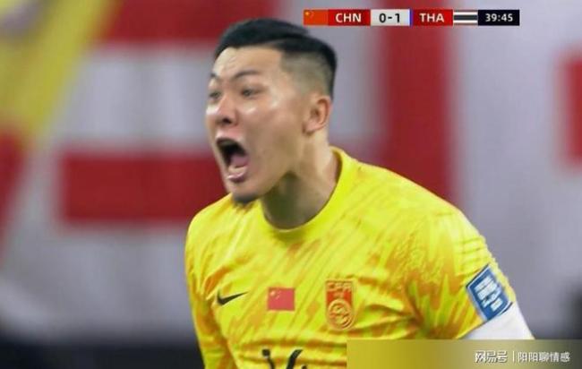国足落后泰国命悬一线，韩国2-0新加坡