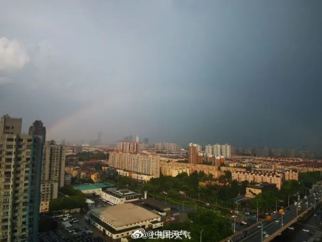 北京这天儿，明明晴热高温为何还雷雨频频？雷雨交加伴高温预警