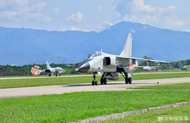 南部戰區空軍航空兵訓練高清壁紙