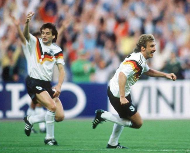 欧洲杯读秒倒计时 德国队历届球衣大盘点 绿茵传奇与时尚演变