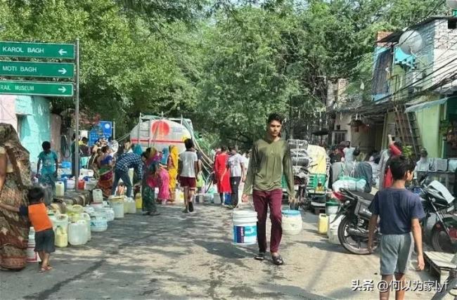 高温下印度民众为争水龙头斗殴 3人受伤被送医 用水危机加剧冲突