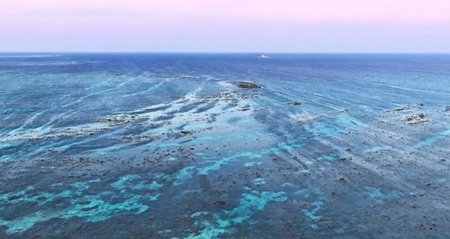 中国仁爱礁高清航拍发布 南海仙境下的非法“坐滩”