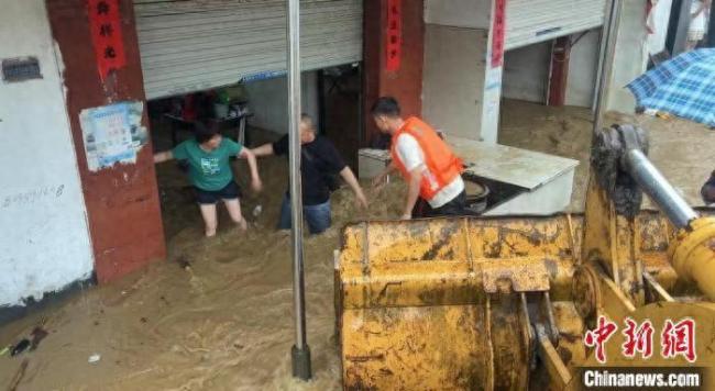 安徽省防指办派出2个工作组赴黄山 应对特大暴雨灾害