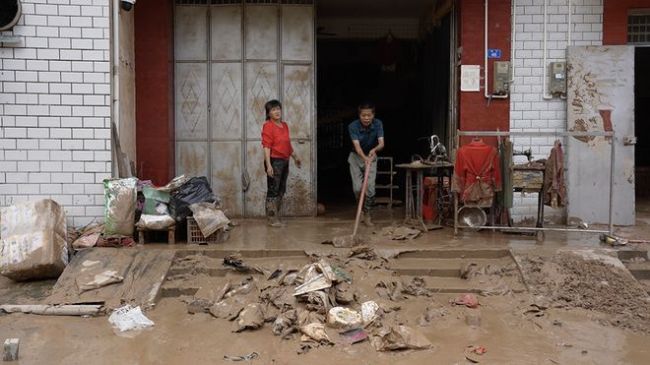 梅州水灾第五日：一条横跨闽粤的街道正苦等消杀，灾后防疫迫在眉睫