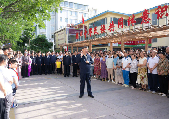 习近平：五十六个民族凝聚在一起就是中华民族共同体