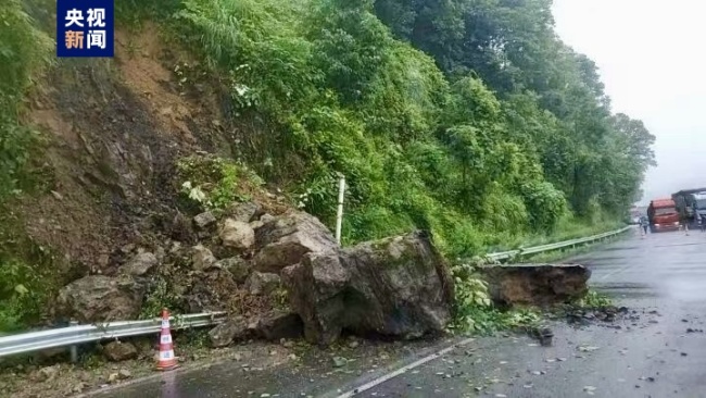 強降雨致塌方 G60滬昆高速貴州黔南段臨時交通管製
