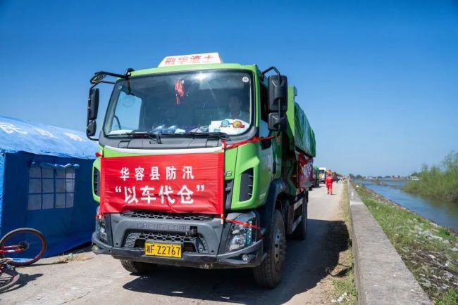 直击洞庭湖决堤抢险现场 千人奋战封堵决口