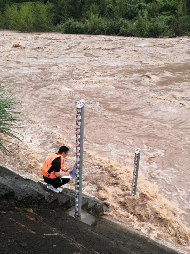重庆发布两则洪水橙色预警