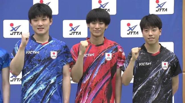 日本队穿奥运战袍亮相！张本美和与男选手对练，期待与哥哥同拿牌 兄妹齐心共创历史