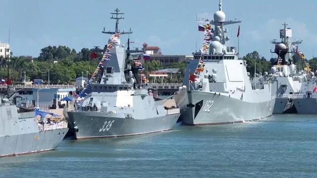 中俄双方参演舰整装待发 海上联合军演启幕