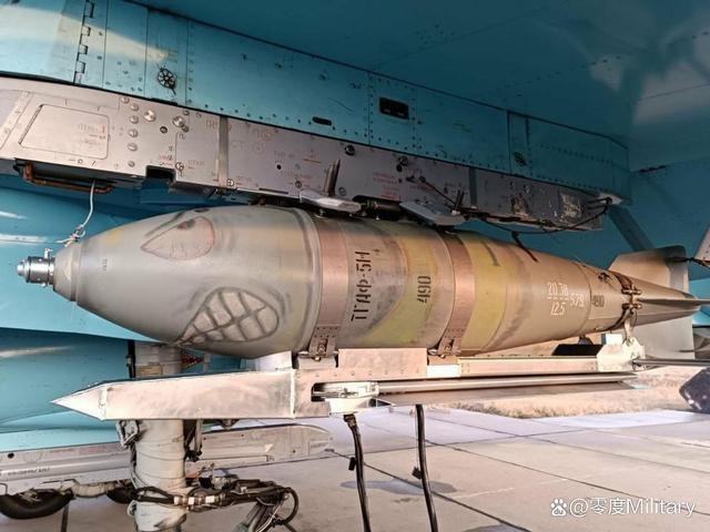 俄首度公开FAB-3000航空炸弹打击 UMPK套件显威力
