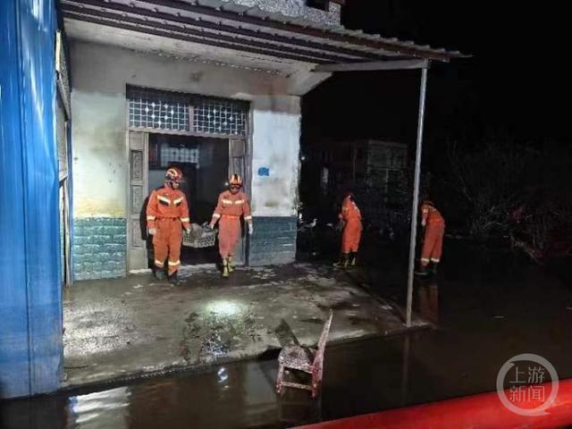 重庆消防增援湖南华容排涝除险