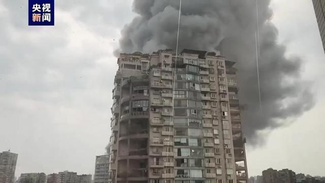 自贡百货大楼火灾致16人遇难