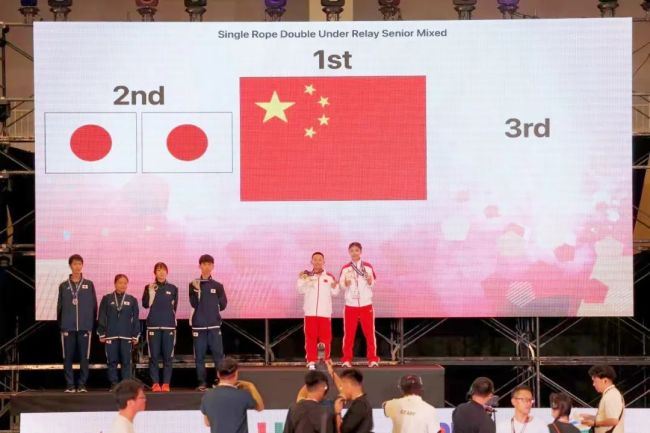 杜婷婷亚锦赛打破世界纪录并夺冠 一跃成名，跳绳女神闪耀亚洲