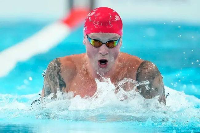 奥运会已经有两位游泳运动员确诊新冠，游泳会传染新冠病毒吗？