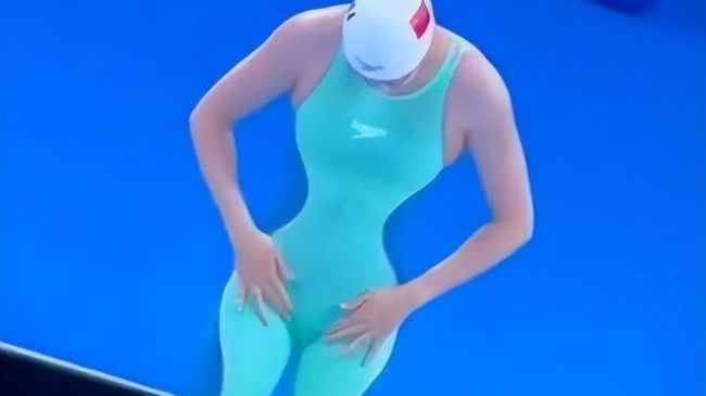 唐钱婷在蛙泳比赛穿的泳衣火了 视觉错觉引热议