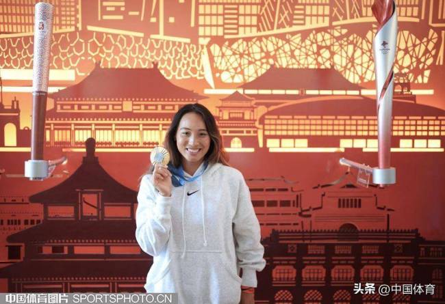 郑钦文参观“中国之家” 奥运冠军探寻文化根脉
