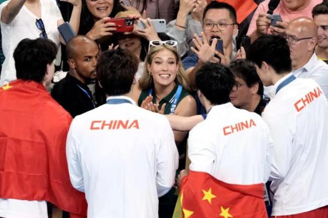 赢了！中国队男子4×100混接金牌 破美国垄断，创历史！