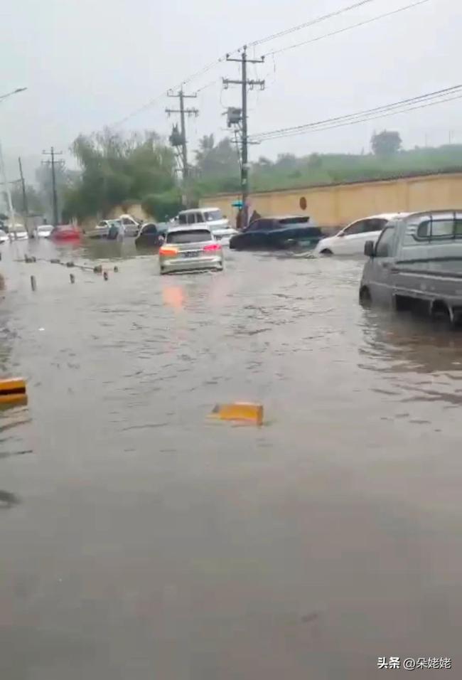 石家庄暴雨开启看海模式