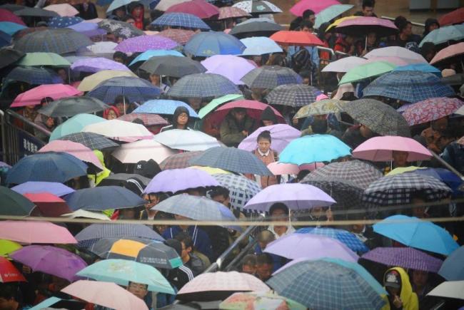 今天北京局地暴雨，避免山区出行！周一周二仍有雨