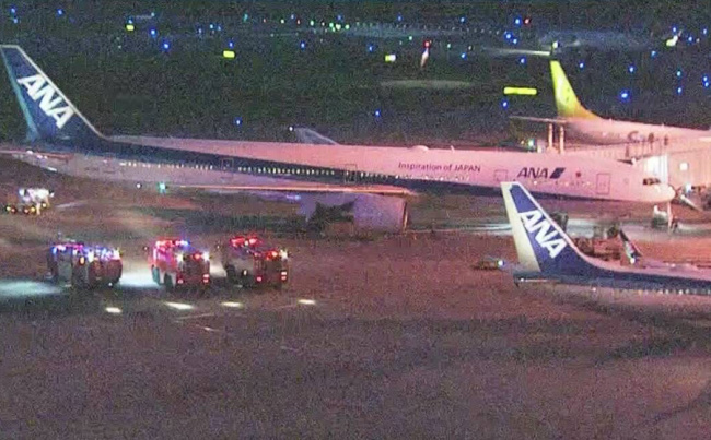 日本一客機起飛前機體冒煙