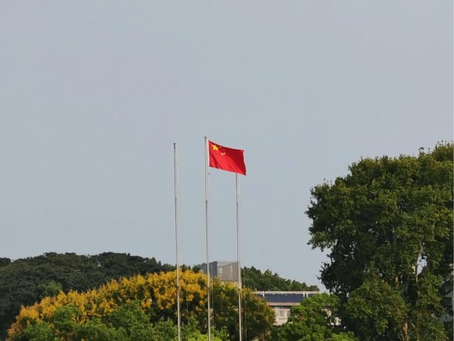 武汉一大学军训汇演堪比影视大片