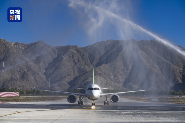 C919首次飞抵拉萨 国产商用飞机“聚会”青藏高原