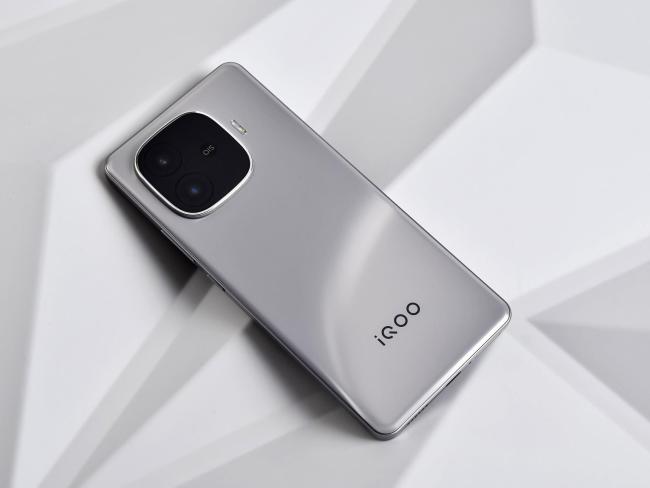 iQOO Z9 Turbo+评测 中端旗舰杀手，全面性能颠覆