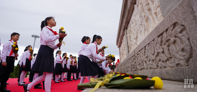 时政新闻眼丨什么是庆祝共和国华诞的最好行动？习近平总书记这样回答