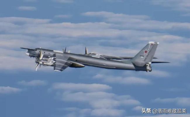 中俄空中政策巡航 日机远方追踪拍照 太空中的“三国小说”