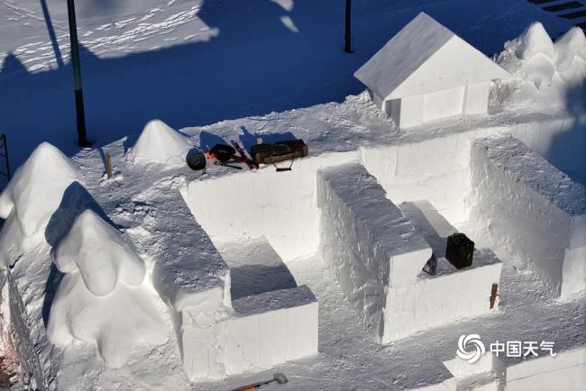 哈尔滨启动采冰建造冰雪景不雅