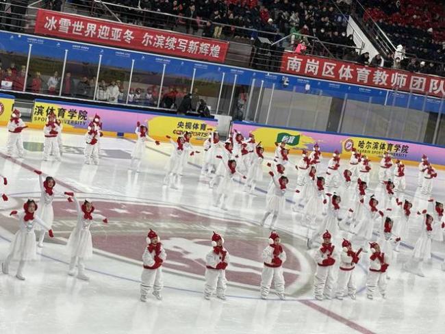 哈尔滨人开始全面展示冰雪项目技能 亚冬会激发冰雪热情