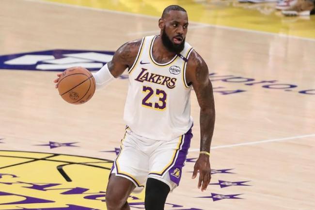 NBA采访 詹姆斯：我们投了太多该死的三分 不只是在全明星赛 比赛趋势引争议