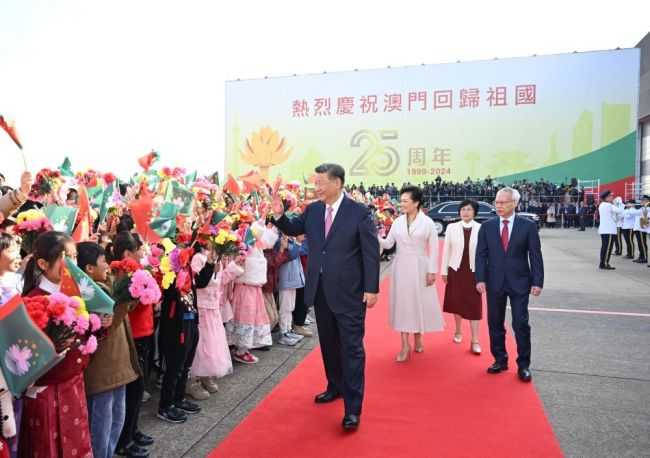 圆满结束在澳门各项活动 习近平离开澳门