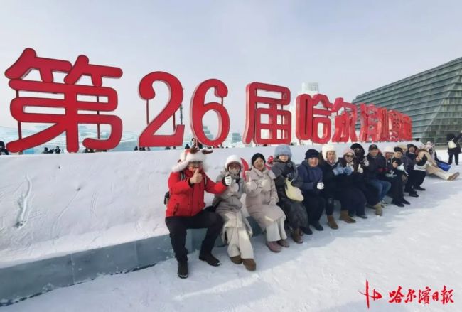 200余名交警保障冰雪大世界 极寒中的热情盛会