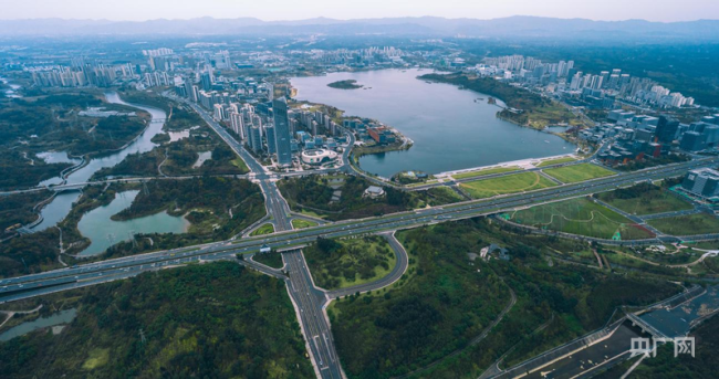 【人民城市•温情中国】打造“公园城市”样板 守护蓉城幸福