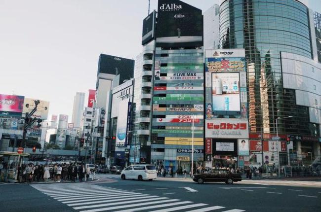 日本成了江浙沪打工人后花园，周五飞去泡汤，周一凌晨返工