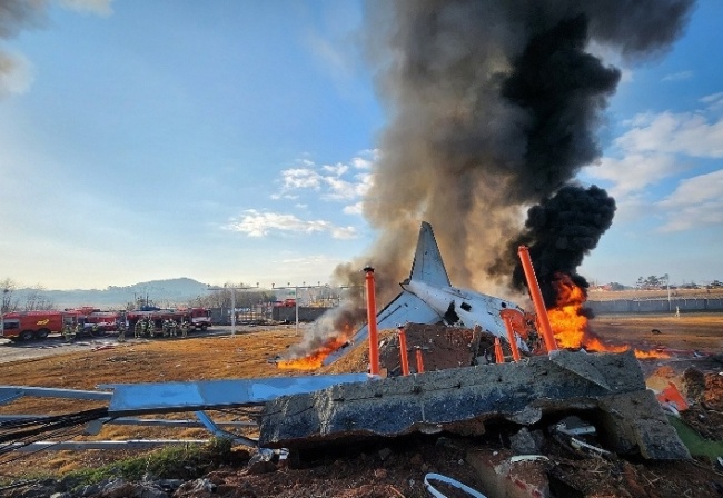 韩国客机碰撞起火事故已致47人死亡