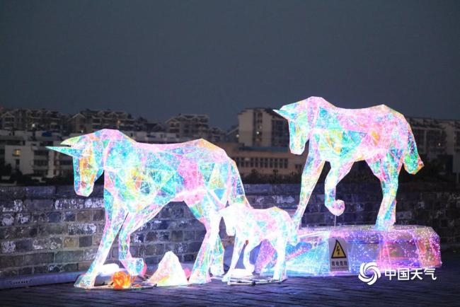 花样“灯”场 一组图看各地灯光璀璨喜迎新年