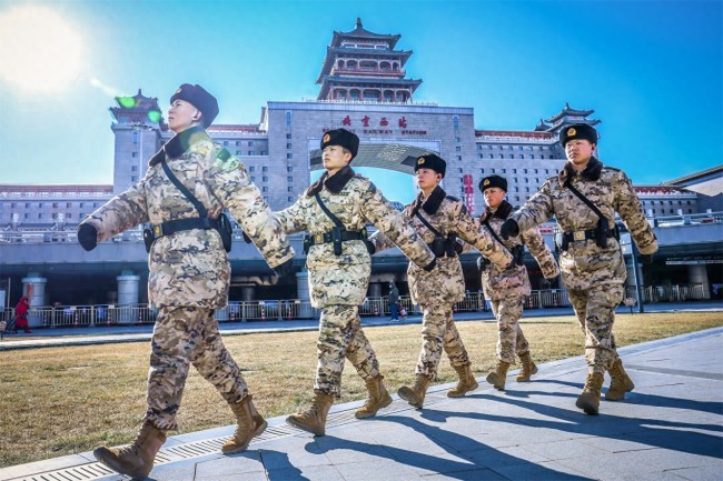 武警官兵元旦坚守岗位