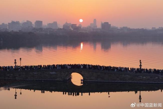 2025第一个工作日开始了 新年新气象