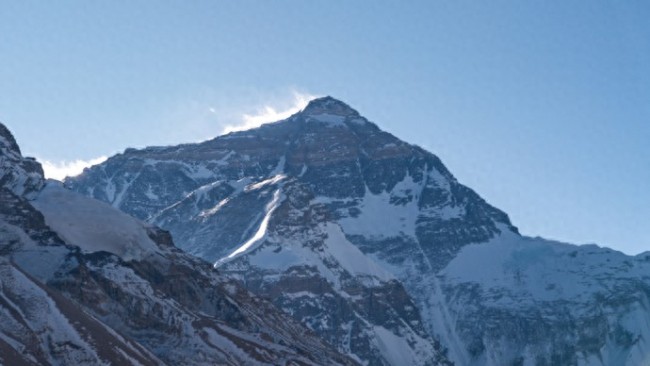 珠峰在地震中未发生雪崩 无明显地质变动