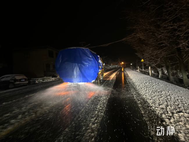 贵州交通人奋战冰雪一线 保畅护安行